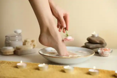 试管移植前泡脚有什么好处？女性子宫内膜薄能用泡脚调理吗？